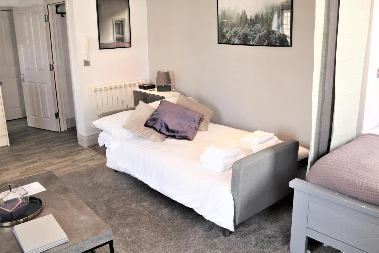 Hampton Court - The Kings Rest Apartamento Molesey Exterior foto