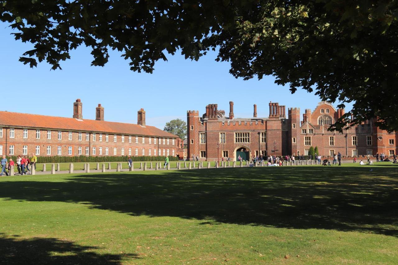 Hampton Court - The Kings Rest Apartamento Molesey Exterior foto