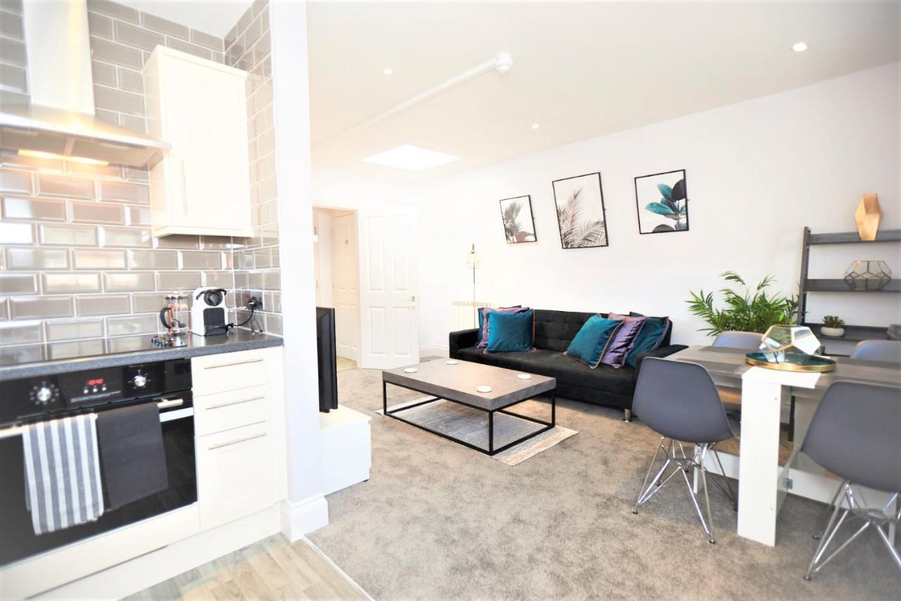 Hampton Court - The Kings Rest Apartamento Molesey Exterior foto