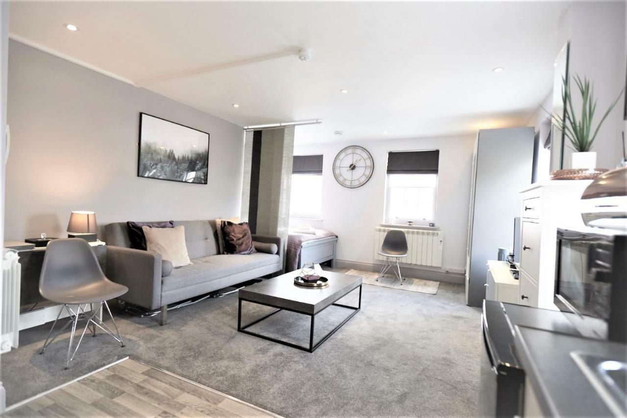 Hampton Court - The Kings Rest Apartamento Molesey Exterior foto